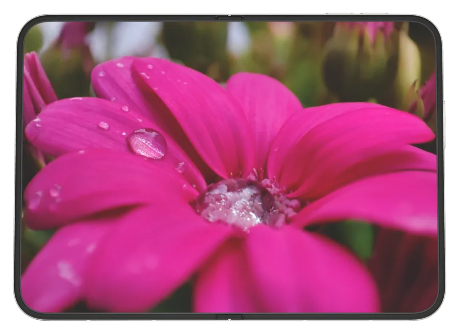 Dark Macro 5 shown on iPhone Duo
